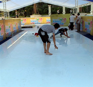 滑冰场地板